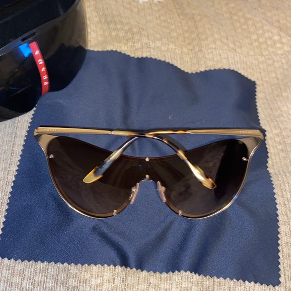 🌹♣️🌹NWOT PRADA Gold Polarized Sunglasses - Picture 6 of 16